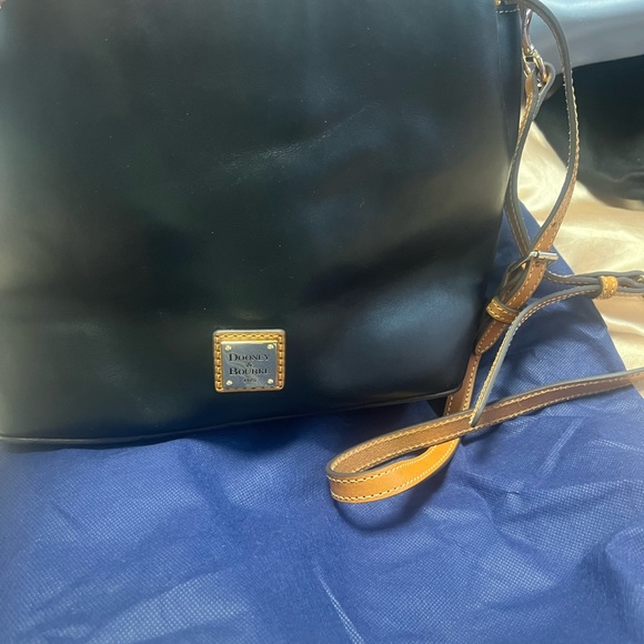 Like new still have the tags comes with dust bag - Picture 3 of 3